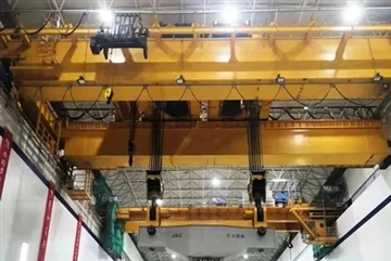 Procediments operatius de seguretat per a grues en tallers d'oli
